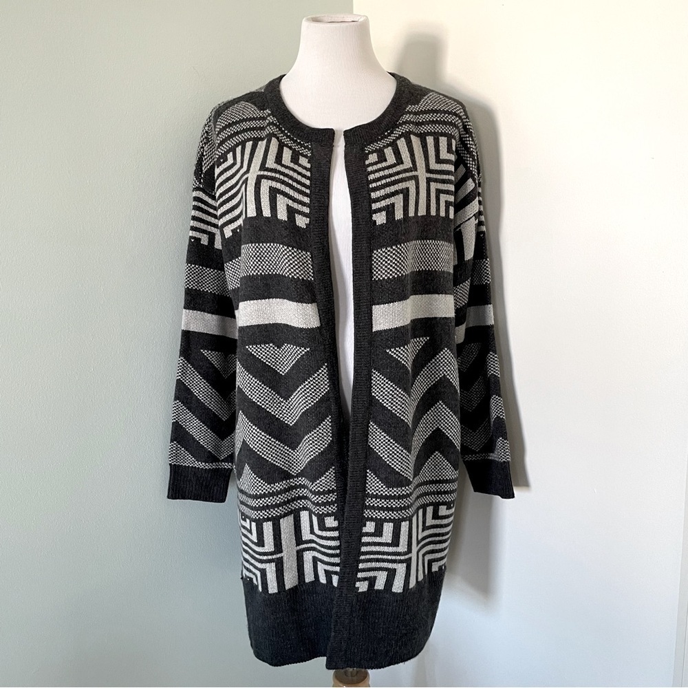 The Limited Womenโs Black and White Geometric Long Cardigan Size M